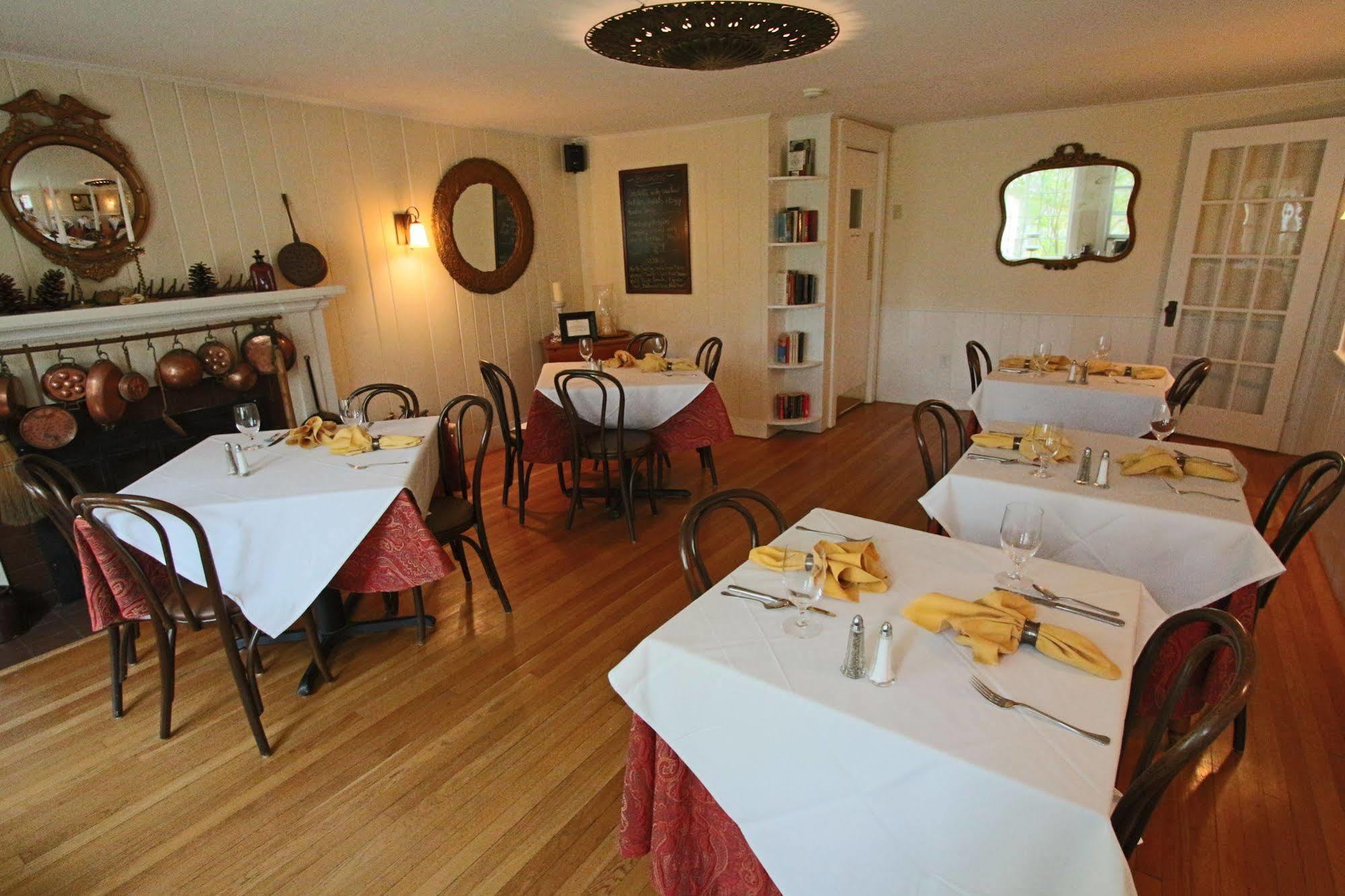 The Red Clover Inn Mendon Екстериор снимка