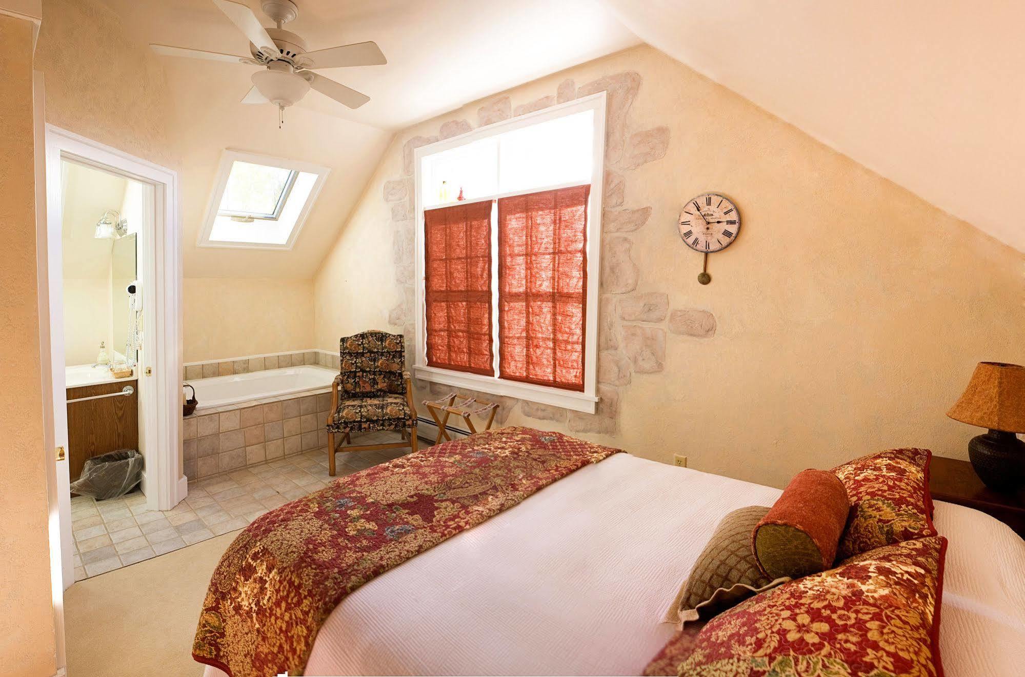 The Red Clover Inn Mendon Екстериор снимка