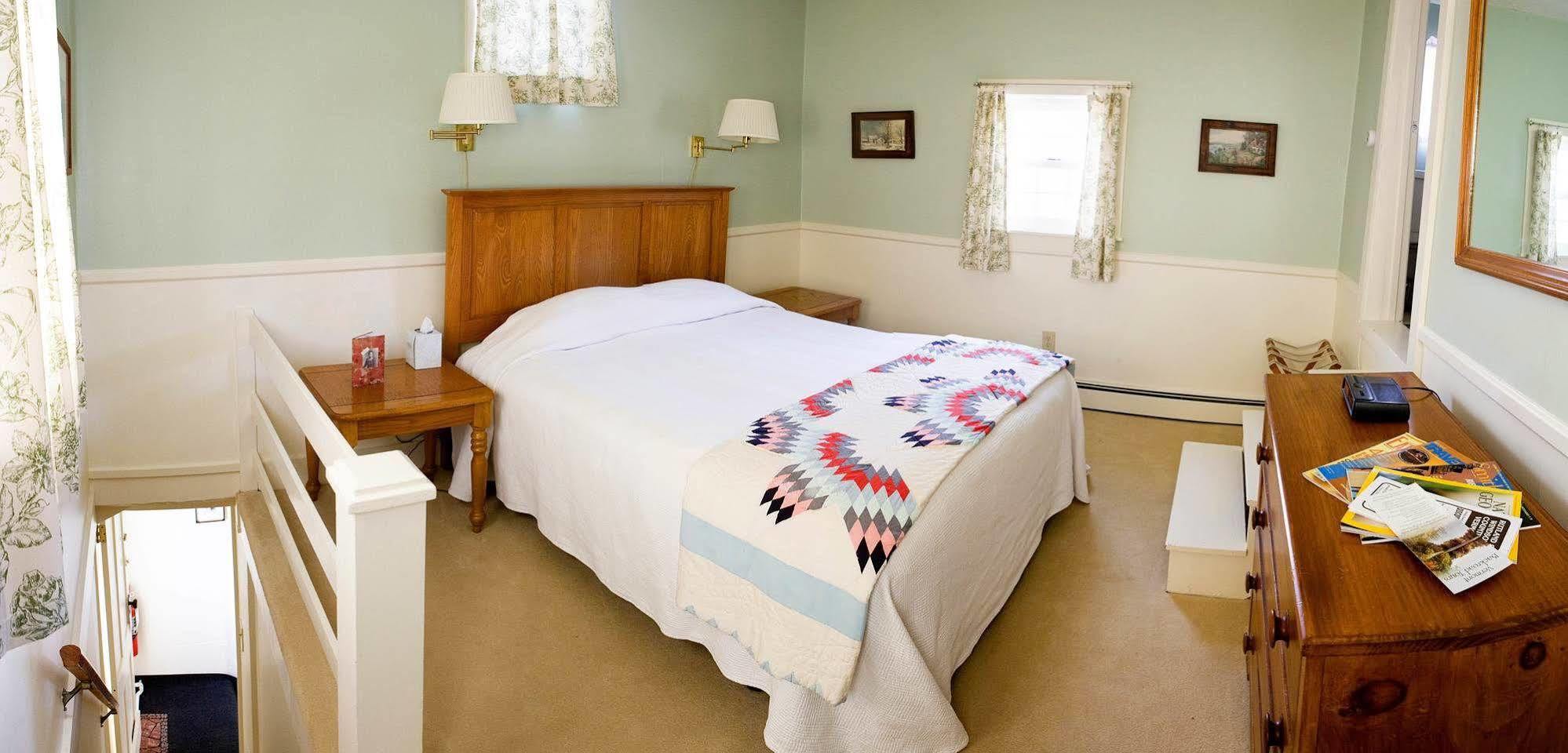 The Red Clover Inn Mendon Екстериор снимка