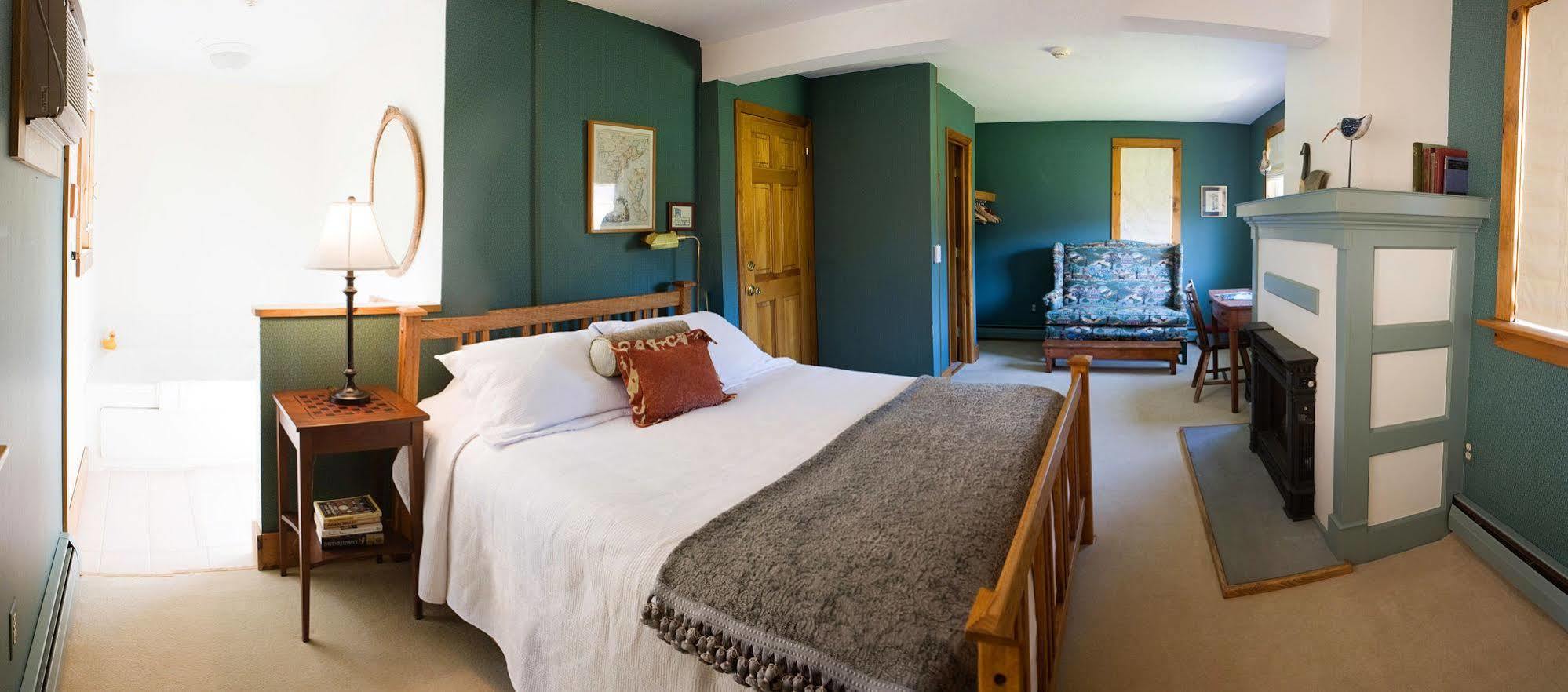 The Red Clover Inn Mendon Екстериор снимка
